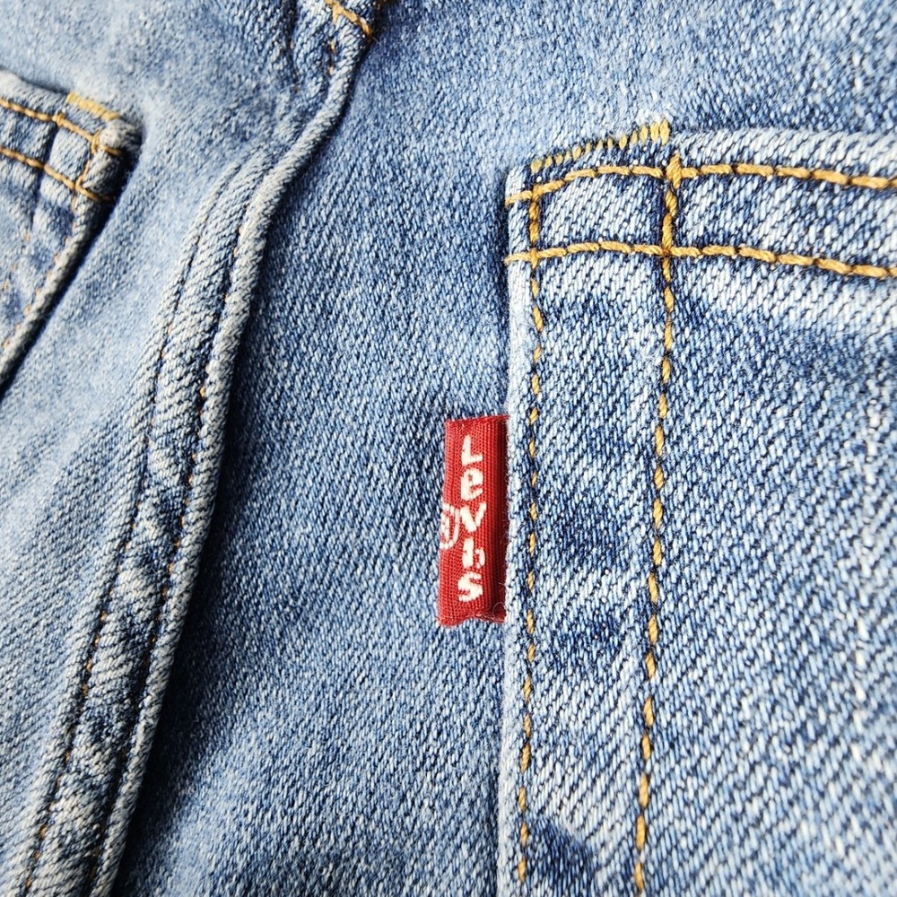 Levis Womens High Rise Medium Wash Distressed Denim Shorts Raw Hem Medium Blue - Picture 4 of 6